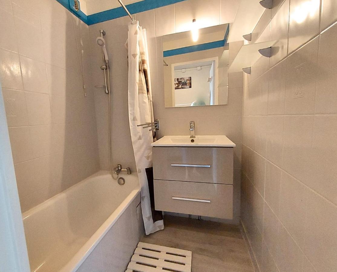 Hypercenter 27 M With Wifi And Shared Pool Apartment Frejus Exterior photo
